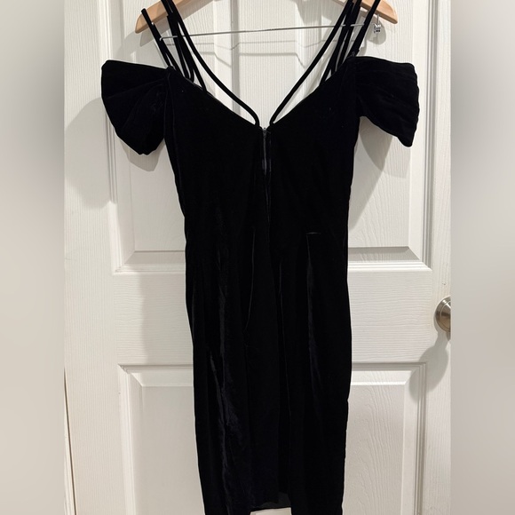VTG Elegant Black Velvet Dress with Sequin Detailing Sweetheart 🖤 - Picture 5 of 6